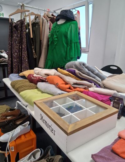 Blick auf Flohmarktartikel in 2025