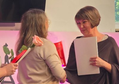 Feierliche Überreichung Urkunde